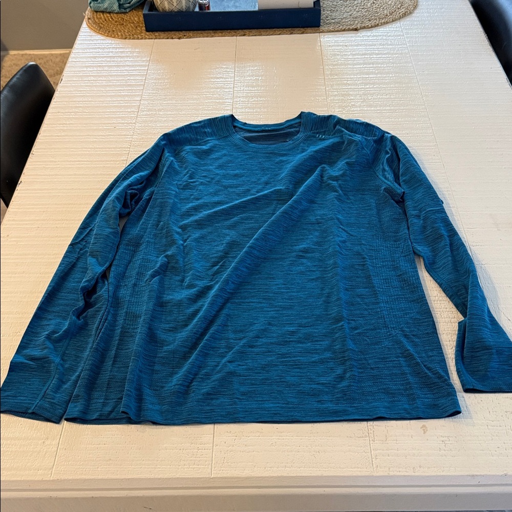lululemon Metal vent tech Men's Heathered Blue Long Sleeve Tee